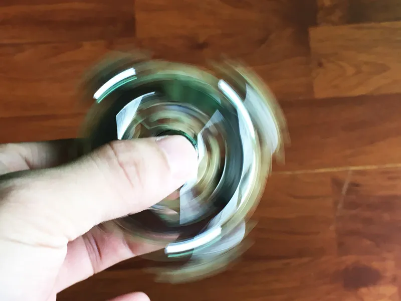 Negen versnelling Linking Hand Spinner Kleuren 9 Tanden Gear HandsPinner Fidget Spinners met 9 Wielen Top Vinger Gyro Decompression Angst Toy