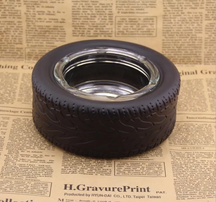 Posacenere grande pneumatici Nuovo posacenere in gomma di nuovo materiale circondato da un posacenere in vetro piegato