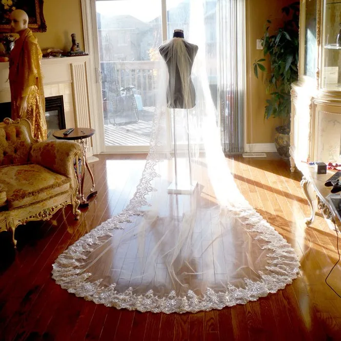 Wysokiej jakości Katedra Tulle Weils Trzy metry długość z aplikacją Wykończenia Cekiny One Warstwa Custom Make Tanie Koronki Welon Bridal