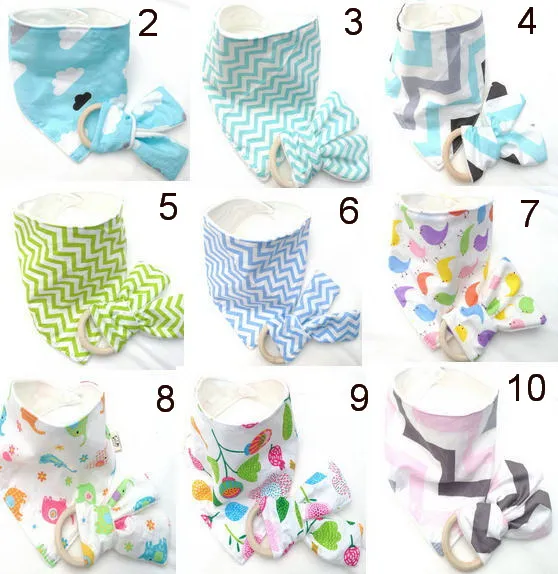 Baby Triangle Bib Burp Cloths Teetsers Set Cotton Bandana Kerchief Spädbarn Saliva Bibs Pinafore Förkläde Trä tuggar Tänder Stick Ye006