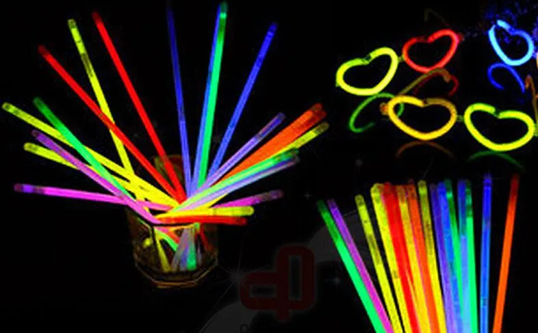 100 Stück1 leuchtende LED-Blinklicht-Armband-Leuchtstäbe 2787091