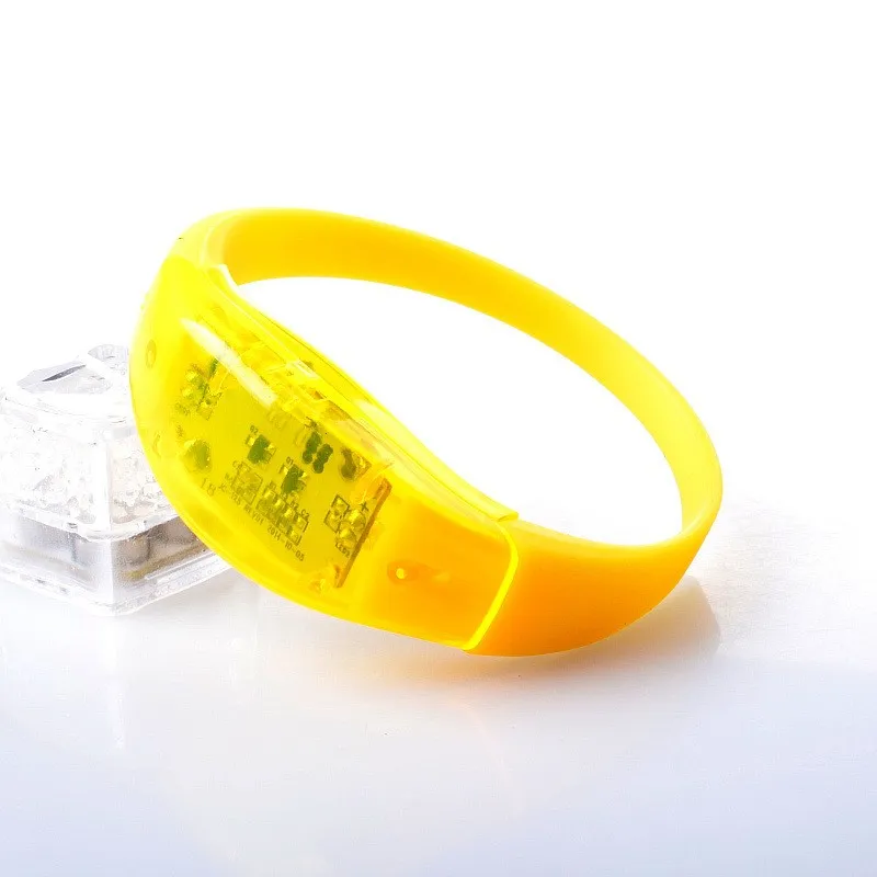 500 pièces commande vocale Bracelet LED son activé Bracelet lumineux pour les Clubs de fête Concerts danse décoration de bal