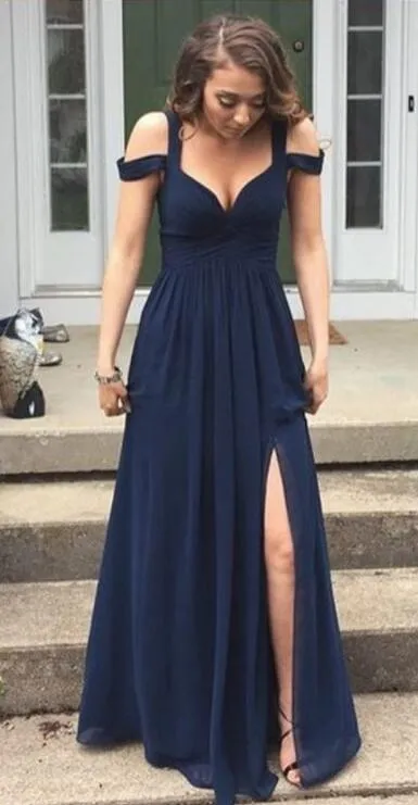 Vestidos de dama de honra sexy em v profundo 2017 moda real azul lado split chiffon longo casamento vestido de festa ruffles zipper vestidos de baile sem encosto