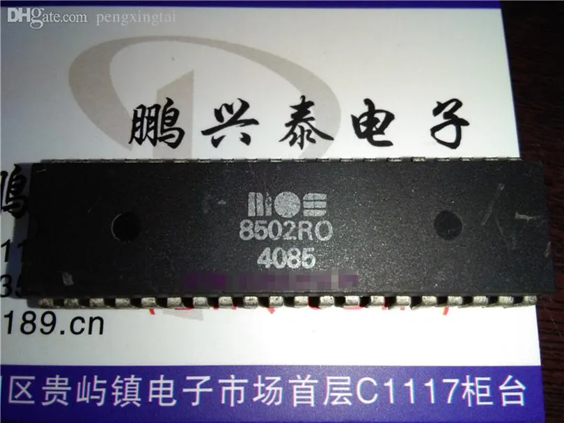 MOS8502RO . dual in-line 40 pin dip package chips , MOS 8502RO , Vintage microprocessor / PDIP40 old cpu / Electronic Components ICs