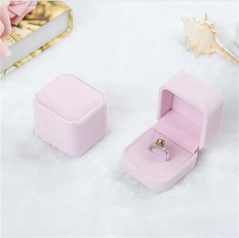 2017 new fashion square velvet jewelry box red gadget box necklace ring earrings box J015