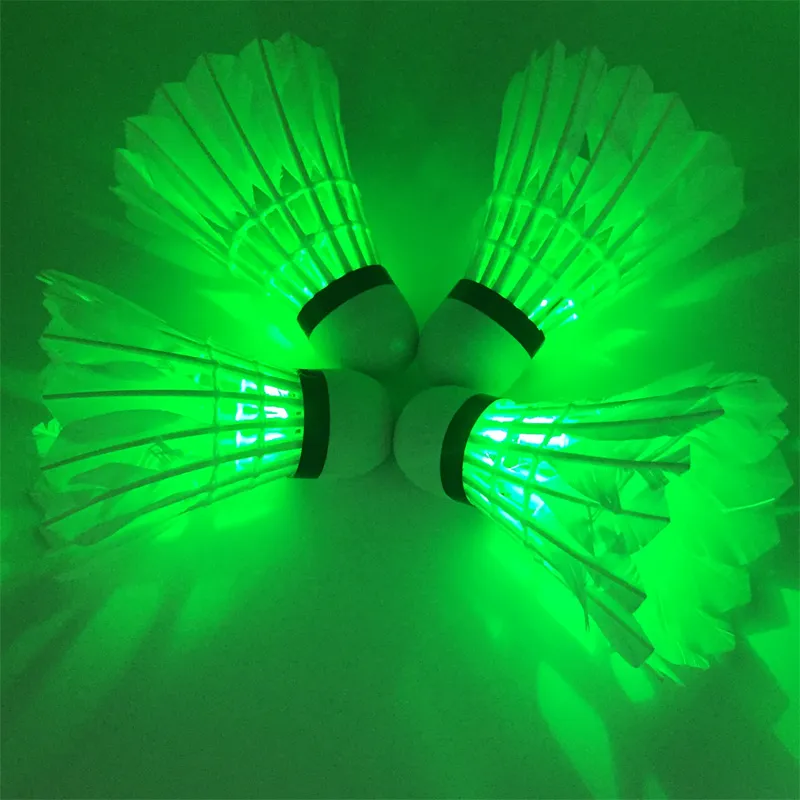 Nowa ciemna noc LED Badminton Brightlecock Birdies oświetlenie Badminton Green Latkslight Nowość Lighting Kolorowe badminton Light Wei4649964