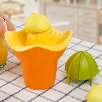 High quality Hand Juicer cups Fashion Juice Cup 400ml Kitchen Juice Tools Fruit Lemon Juicer wholesale