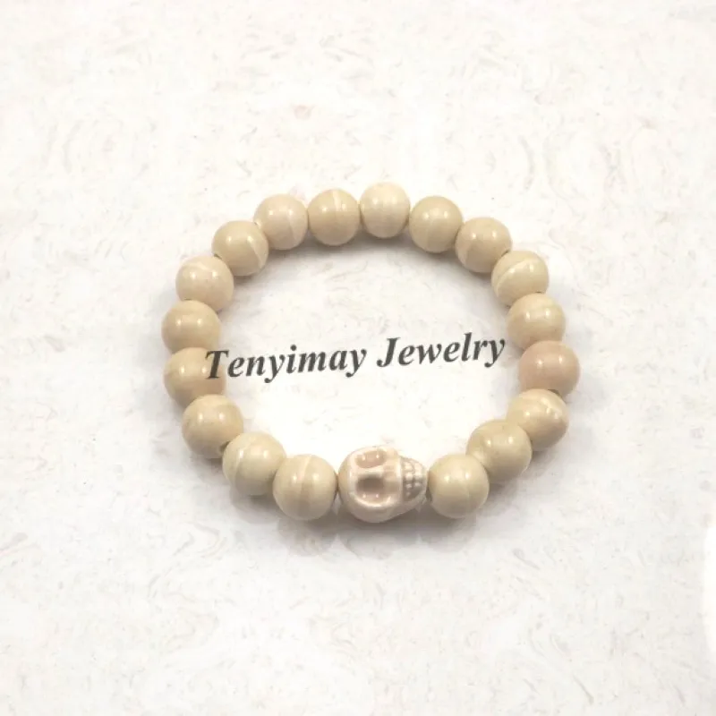 Chinesischer Stil Beige Schädel Charme Armbänder 10mm Keramik Perlen Dehnbare Armbänder für Halloween Party 12 stücke Großhandel