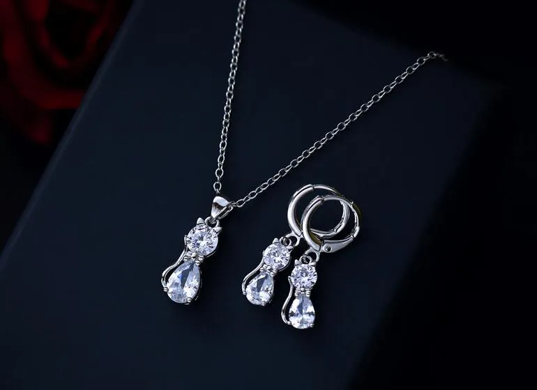 2017 New fashion Woman / girl / Madam platings ovely kitten Ear clip crystal earrings Necklace Luxurious wedding Jewelry Set