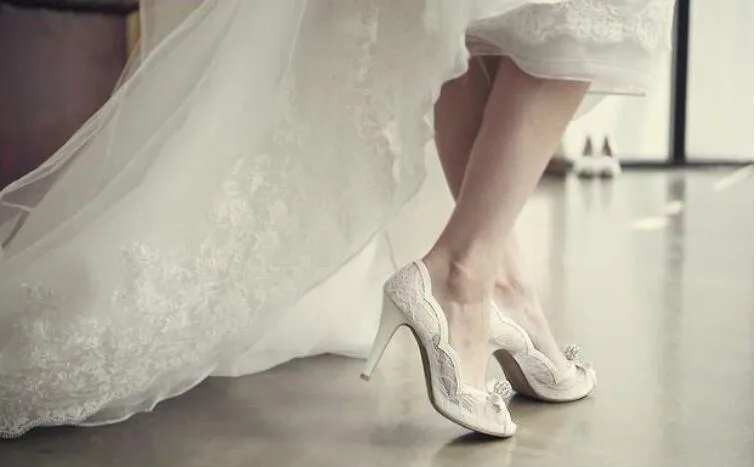 2019 Nuovo stile moda all'ingrosso tacco alto bianco peep toe scarpe da sposa sposa piattaforma sposa