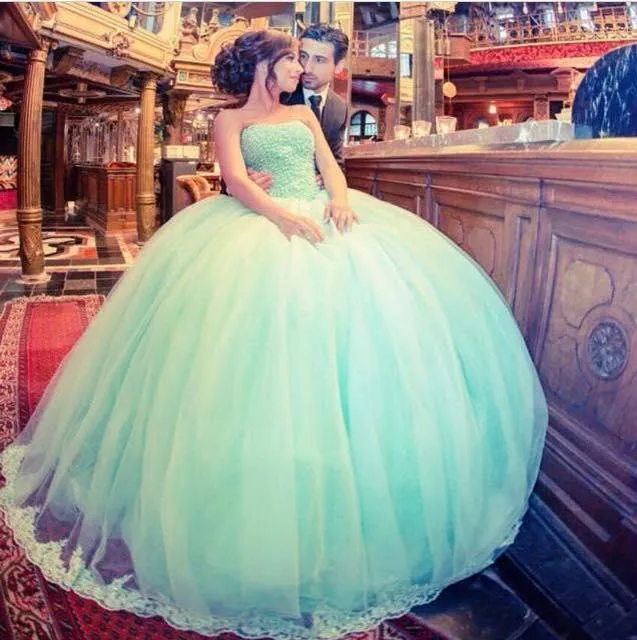 Mintgrün Ballkleid Formelle Abendkleider Arabisch Trägerlos Perlen Quinceanera Kleider für Junioren Puffy Tulle sweet 16 Kleider Prom Dresses