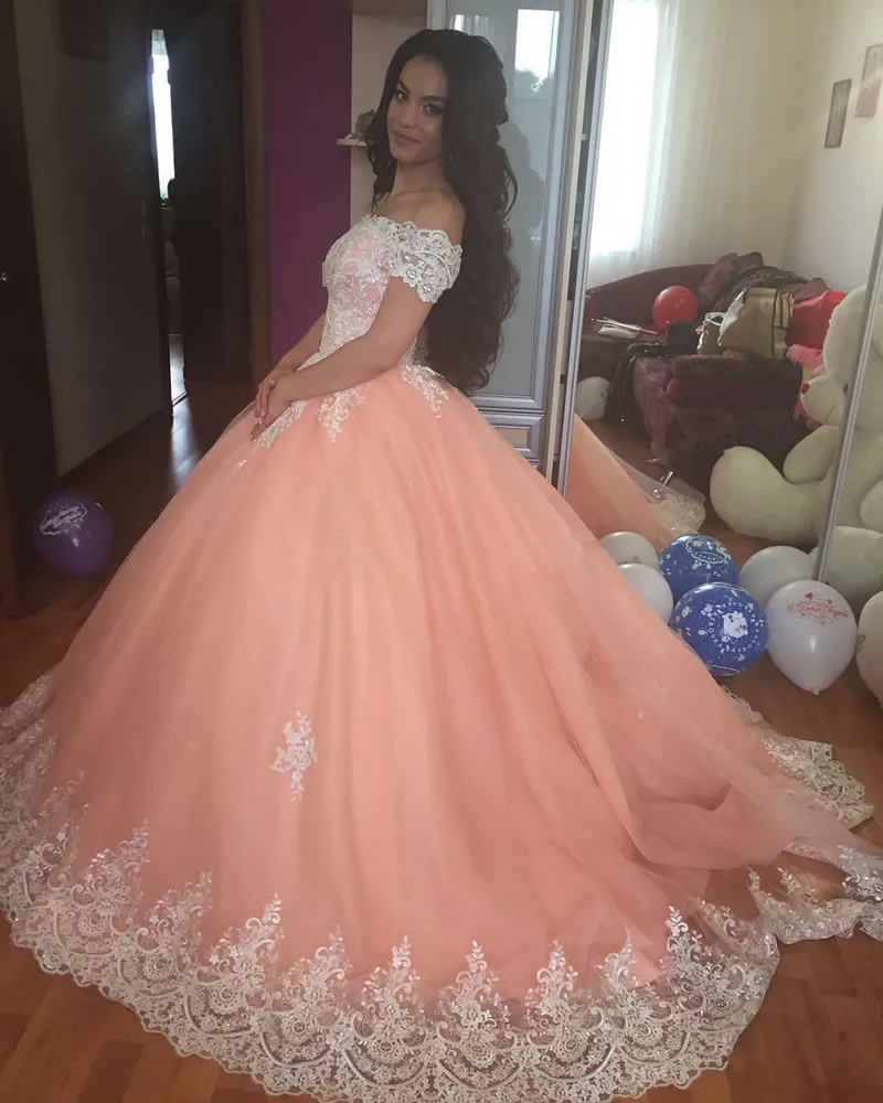 Blush Pink Sweet 16 Quinceanera Jurken Baljurk Bateau Hals Korte Mouwen Applicaties Tule Plus Size Jurken Saoedi-Arabische Prom Jurken