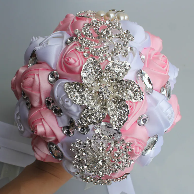 Bouquet da sposa Rosa artificiale dolce 15 Quinceanera Bouquet Nastro di seta di cristallo Nuovo Buque De Noiva i W22811471989