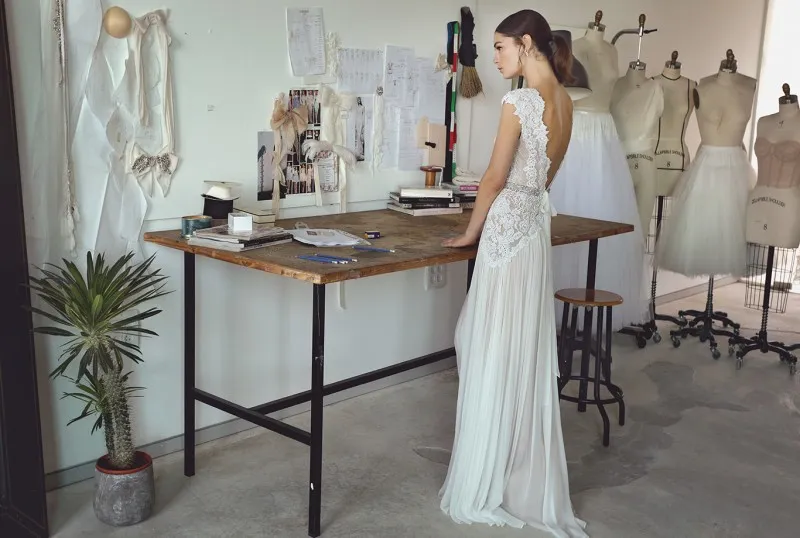 Lihi Hod 2019 Vestidos de novia sin espalda con cuello en V Apliques de encaje Vestidos de novia Vestido de novia de gasa de playa de manga corta