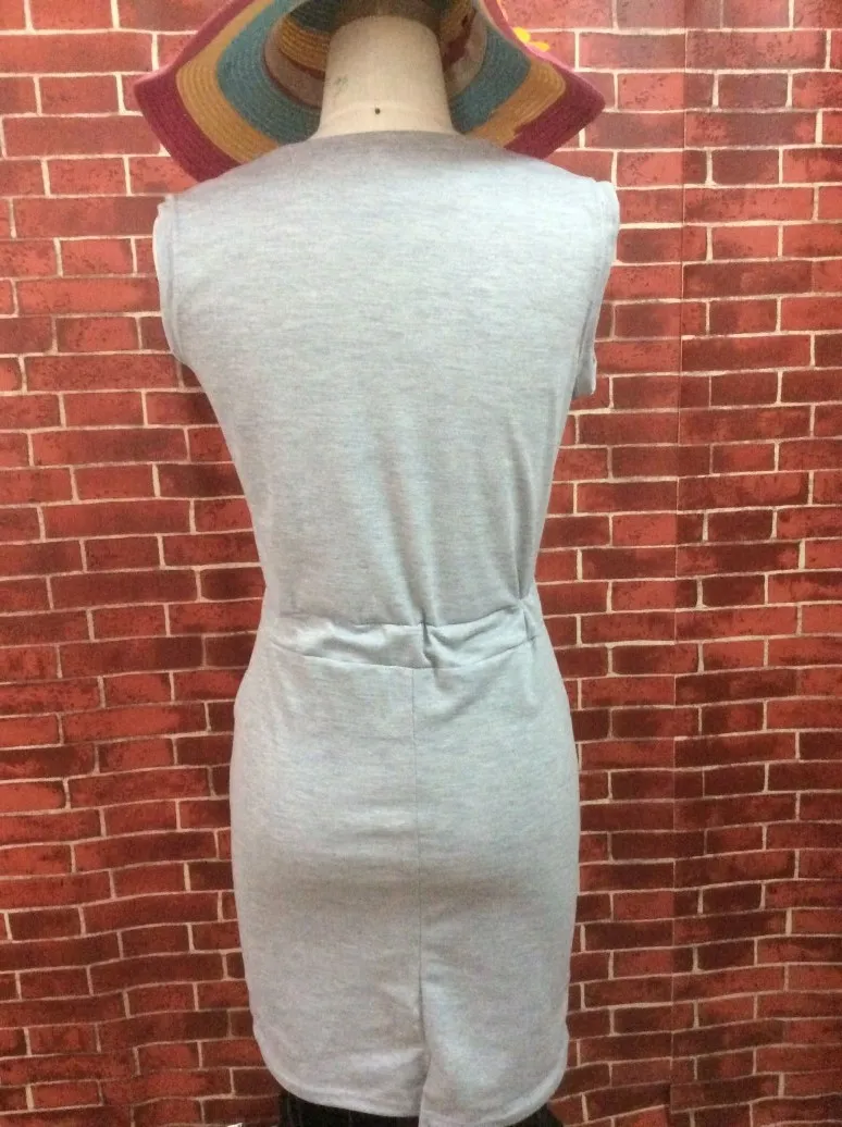 نمط جديد جولة الرقبة أكمام رمادي مباشرة تنورة مستقيمة حزمة الأرداف حزام فستان