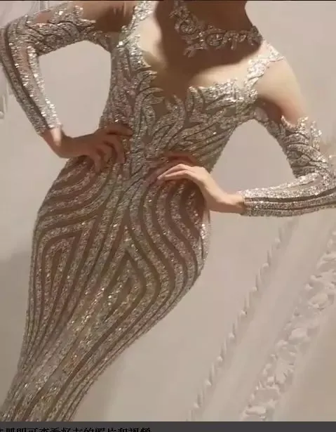 Yousef Aljasmi Charbel Zoe Lange mouw jurken avondkleding luxe kristallen gouden avondjurk Zuhair Murad Celebrity Prom jassen