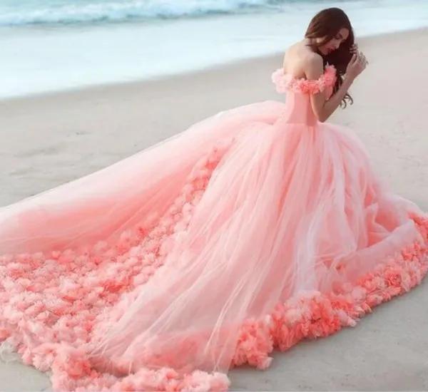 Robes de mariée de plage de style robe de bal coloré sur l'épaule à la main fleurs corset à lacets dos rose violet clair bleu pêche robe de mariée