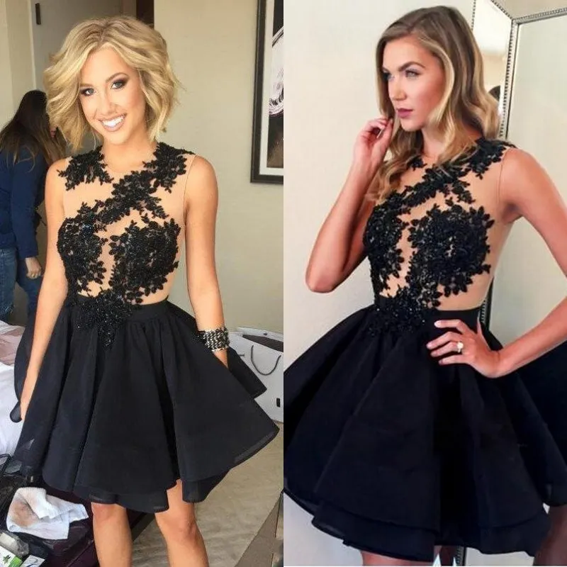 2019 Nowy Tanie Słodki 18 Krótkie Czarne Sukienki do domu Jewel Neck Lace Aplikacje Illusion Otwórz Wróć Prom Dress Dress Suknie Koktajlowe Suknie