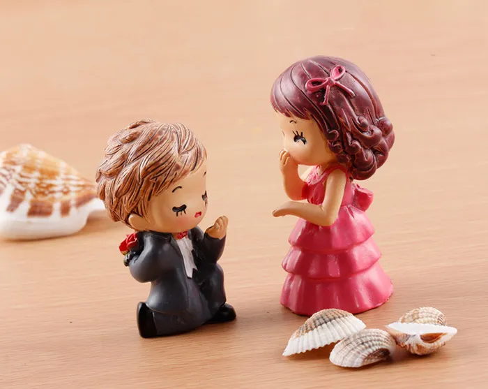 MOQ Happy Lover figure wedding proposal fairy miniature Gnomes garden lawn home table Ornaments decoration or lover's gifts wholesale