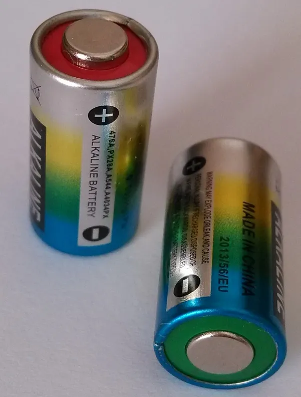 600pcs/Los Quecksilberfreier Batterie 4LR44 476A 4AG13 L1325 A28 6V Alkalische Zellen 100% frische Superqualität
