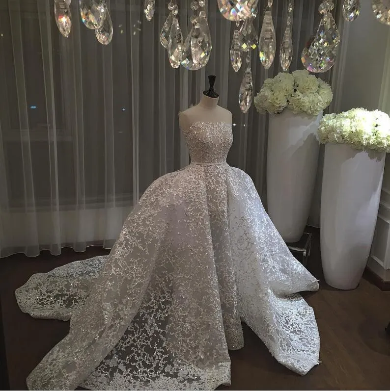 Abiti da sposa con gonna oversize di lusso senza spalline con paillettes Abito da sposa in pizzo pieno con treno con cerniera posteriore Abiti da sposa Bohemia