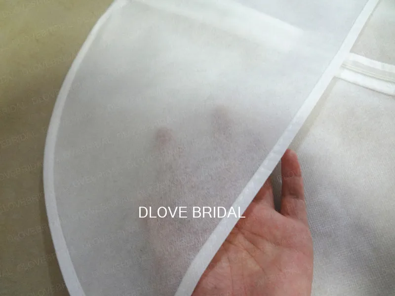 Ny No Signage Cheap All White Wedding Evening Dress Dust Coat Storage Bag Högkvalitativ brudtillbehör i Stock Real PO3334202