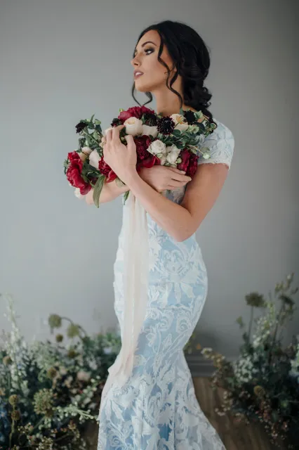 Vestidos de casamento modestos de laço de sereia azul com mangas de tampa jóia espartilho corset país volta vestidos de noiva colorido feito sob encomenda