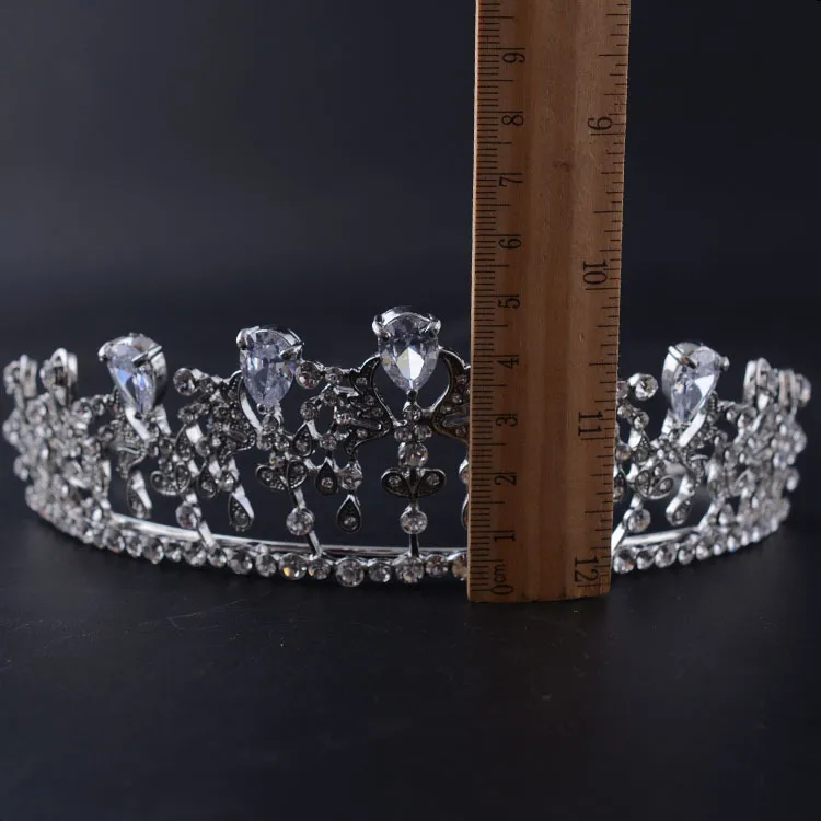 Accessoires de diadèmes de mariée baroques vintage Silver White Princess Headwear Superbes diamants blancs diadèmes de mariage et couronnes 14 2 5 247k