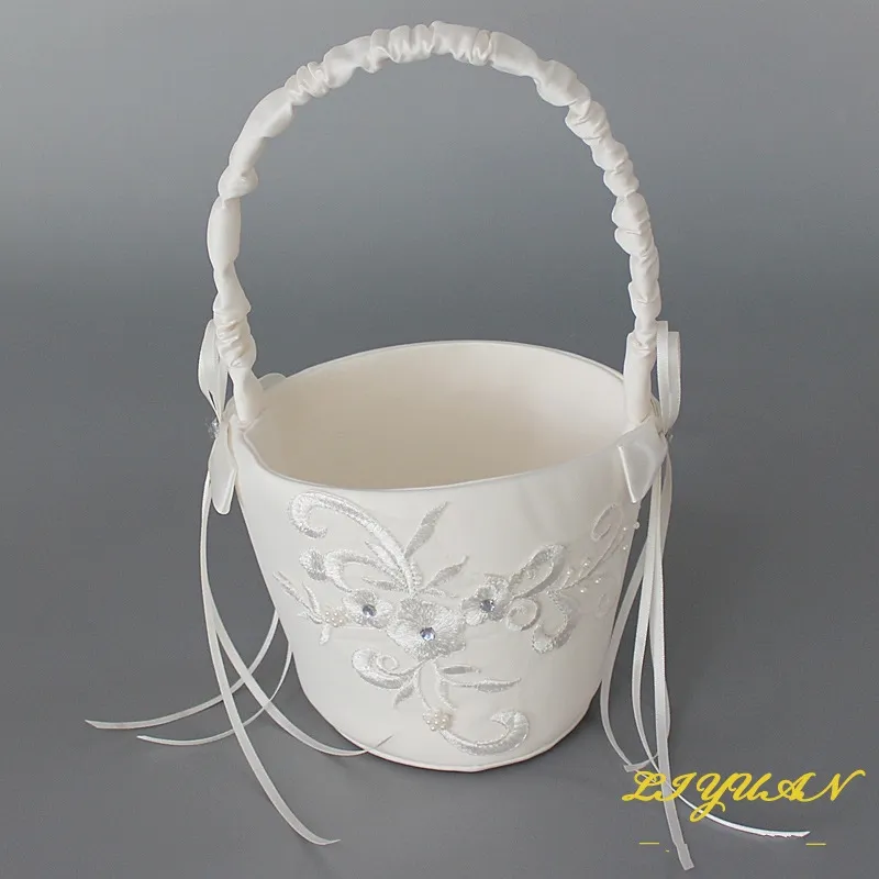 2019 Nuevas cestas de niña de las flores para bodas Hermosos juegos de cestas de flores de satén beige con apliques de encaje 14.5 cm * 22.5 cm Envío rápido
