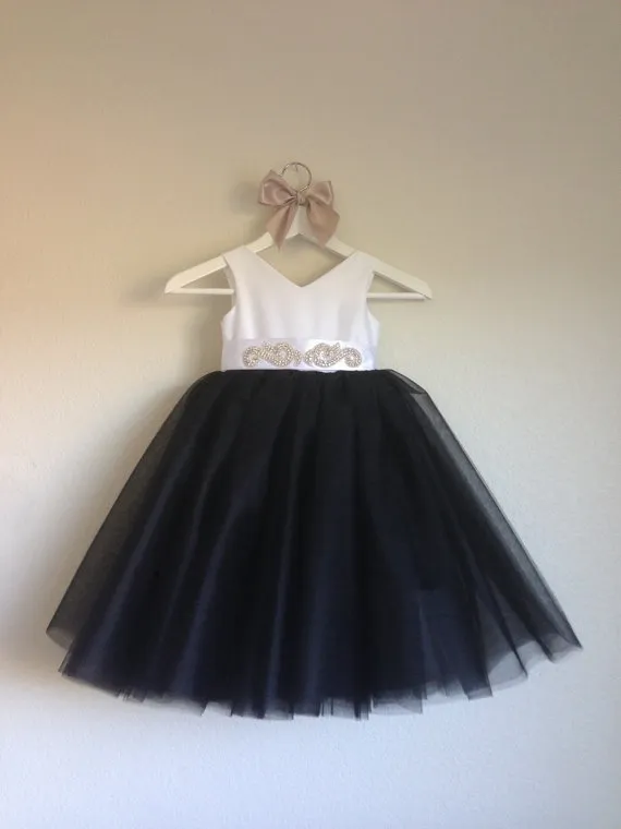 Abiti da damigella d'onore color corallo bambini con scollo a V con perline abito da damigella d'onore junior nero Abiti da damigella bambini in tulle