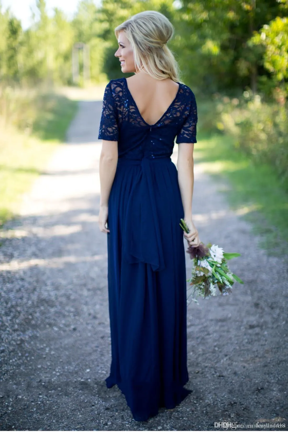 2020 abiti da damigella d'onore country lunghi matrimoni blu navy viola in chiffon maniche corte in pizzo con perline lunghezza del pavimento cameriera di Hono6822041