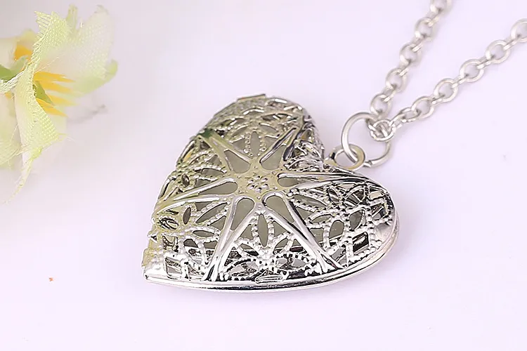 Glow In The Dark Necklace Opening Heart Aromatherapy Essentials Oil Diffuser Floating Lockets charms Necklaces For Women Fashion Jewelry