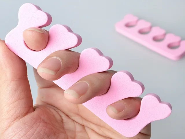 Gorący Sponge Sponge Manicure Pedicure Miękkie Paznokci Formularz Spacer Nail Art Finger Toe Separator Losowy kolor