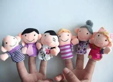 Ensemble de famille de marionnettes à doigt en peluche de 6 pièces, dessin animé en peluche, marionnettes à main pour conte éducatif pour enfants / accessoires parlants