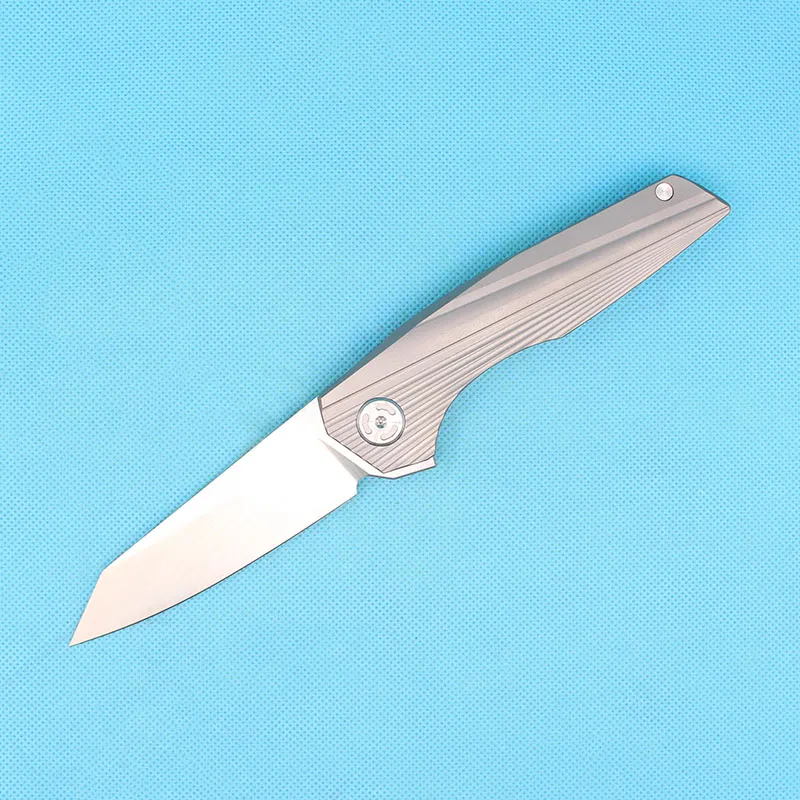 High-end flipper kniv d2 satin blad tc4 titanhandtag kullager bricka EDC pocket knivar utomhusutrustning med nylonpåse