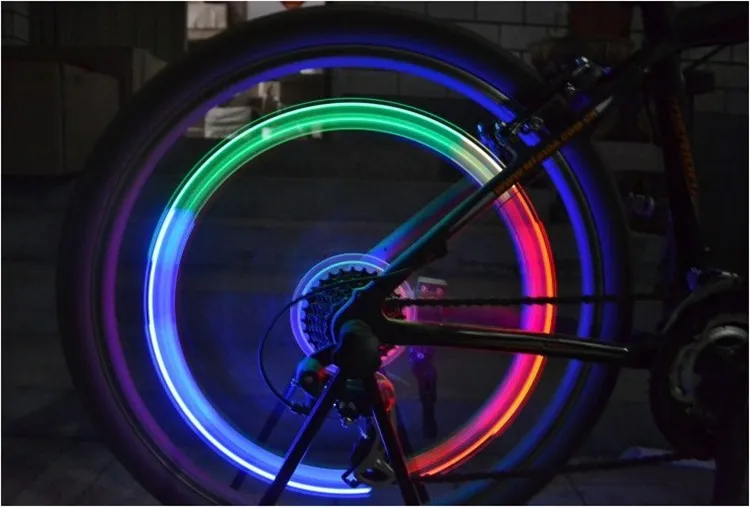 Skull Mix LED Flash Light Neon Lamp Night Bike Bil däck däck hjulventil kepsar, gratis skepp