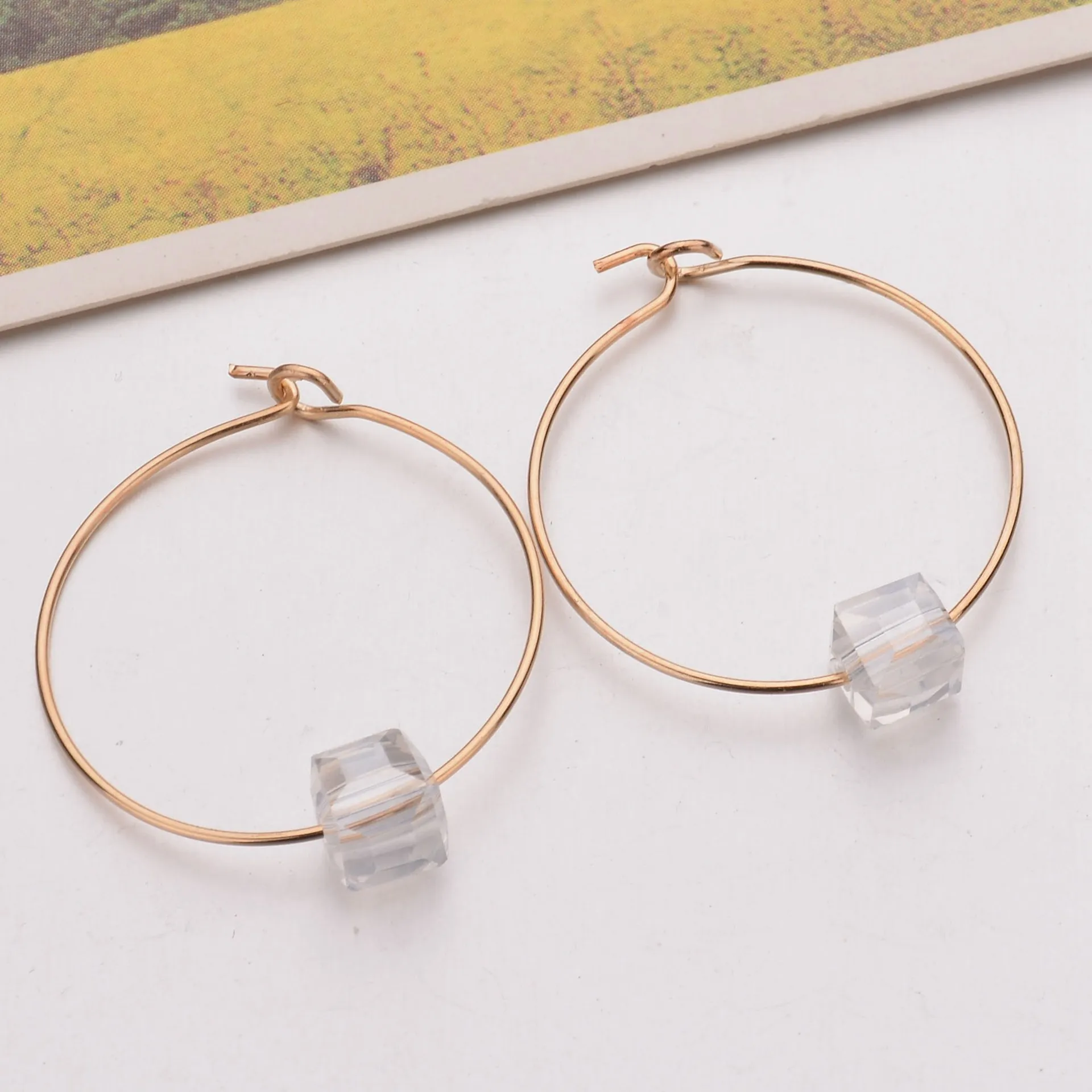 Boucles d'oreilles circulaires minimalistes européennes et américaines, boucles d'oreilles transparentes en perles de verre, rétro, vente en gros, livraison gratuite