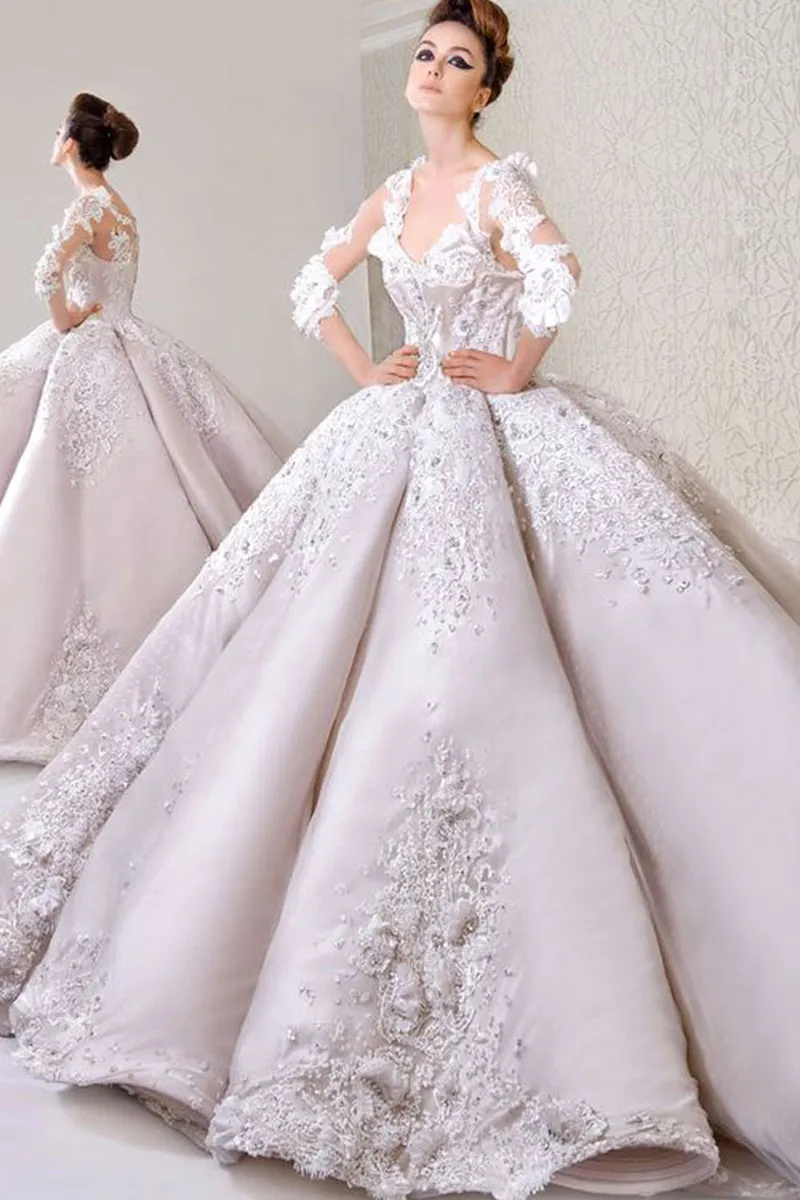 Splendidi abiti da sposa eleganti da principessa con scollo a V, perline, applicazioni in pizzo, abiti da sposa con maniche a 3/4, abiti da sposa con strascico cattedrale di lusso