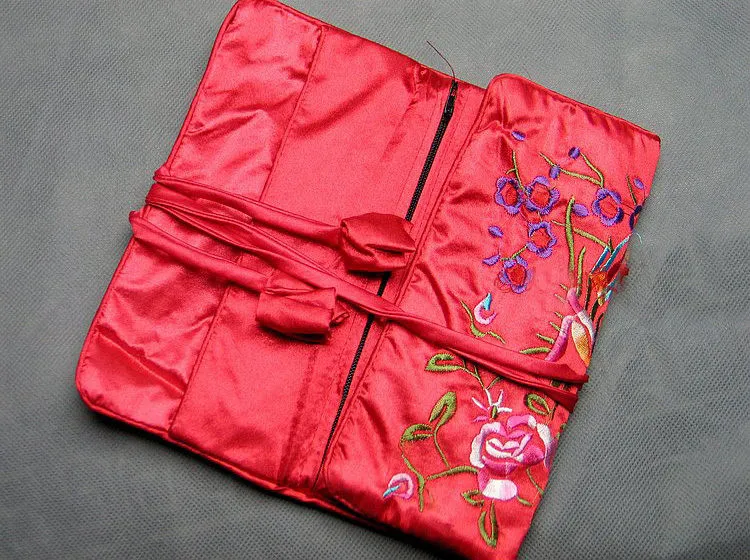 Vente en gros Vintage chinois Embroidere Cheap soie Bijoux Rolls Purse Sac pochette cadeau