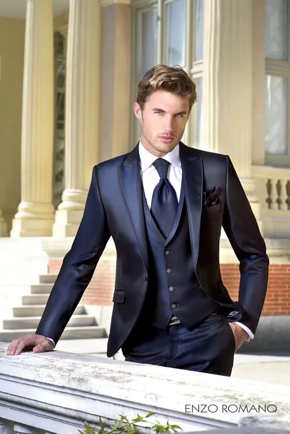 Ucuz Koyu Lacivert Düğün Smokin Slim Fit Erkekler Ceket Yelek Ve Pantolon Için Suits Suits Erkekler Suit Kravat Ile Üç Adet Resmi Suits