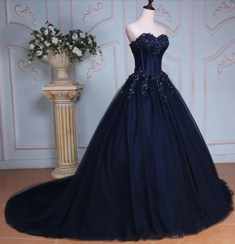 Abito da ballo blu navy Abiti da sposa lunghi colorati Abiti da sposa in pizzo con perline a cuore Corsetto Abiti da sposa non bianchi Non tradizionali