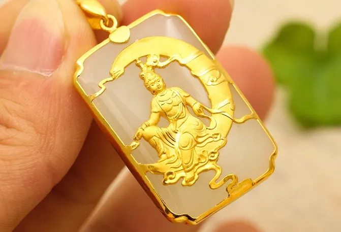 Mit Gold eingelegte Jade, weißes Rechteck (Talisman), Guanyin-Bodhisattva-Mondlicht-Halskettenanhänger (Purdue-Wesen)