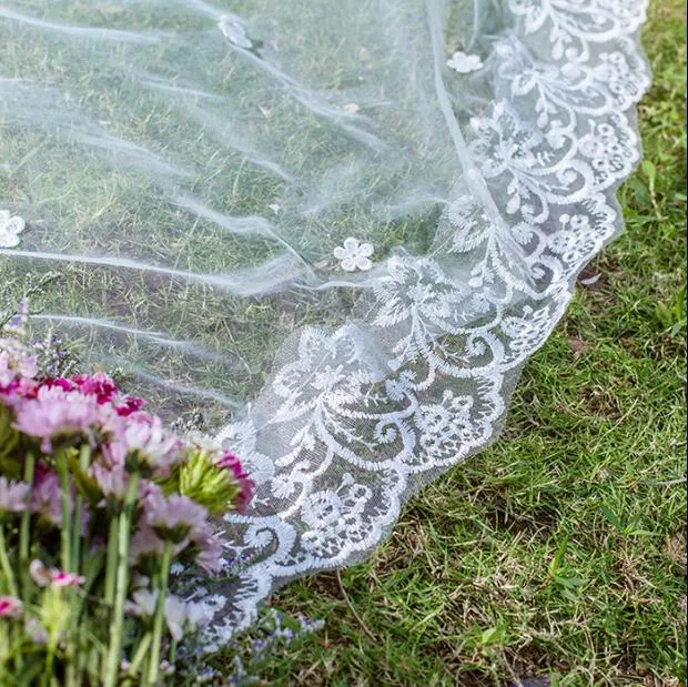 Romantyczna Dwuwarstwowa Własna Welon Kaplica Długość Tulle Aplikacja Wesele ślubne Cut Edge Bride Veil 300cm Whidth