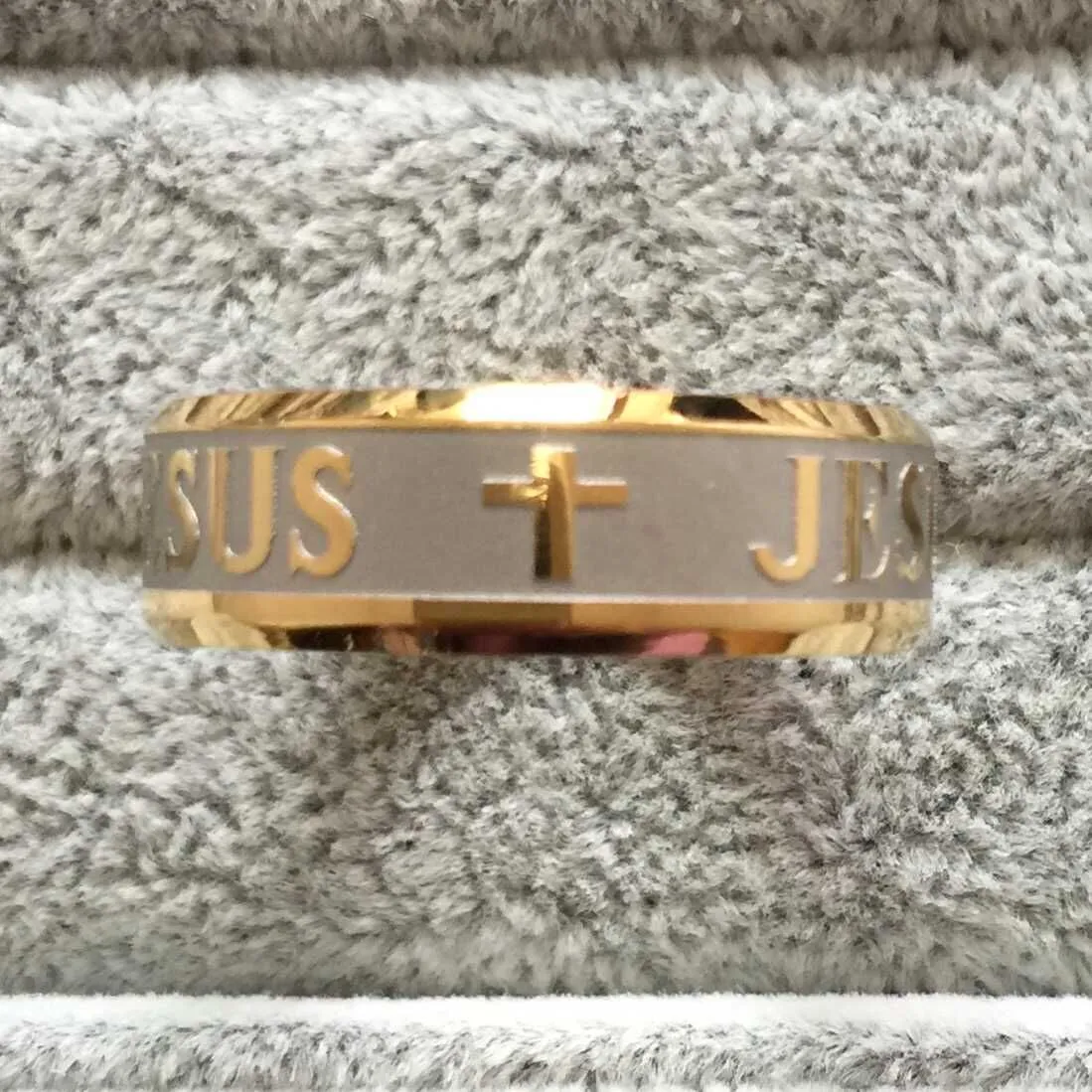 Высококачественные крупные мужчины Женщины Золотые Щепки Ионо-покрытие Подлинное Чистое 8 мм Титановые Мужские Мода Джойс Крестные молитвенные кольца