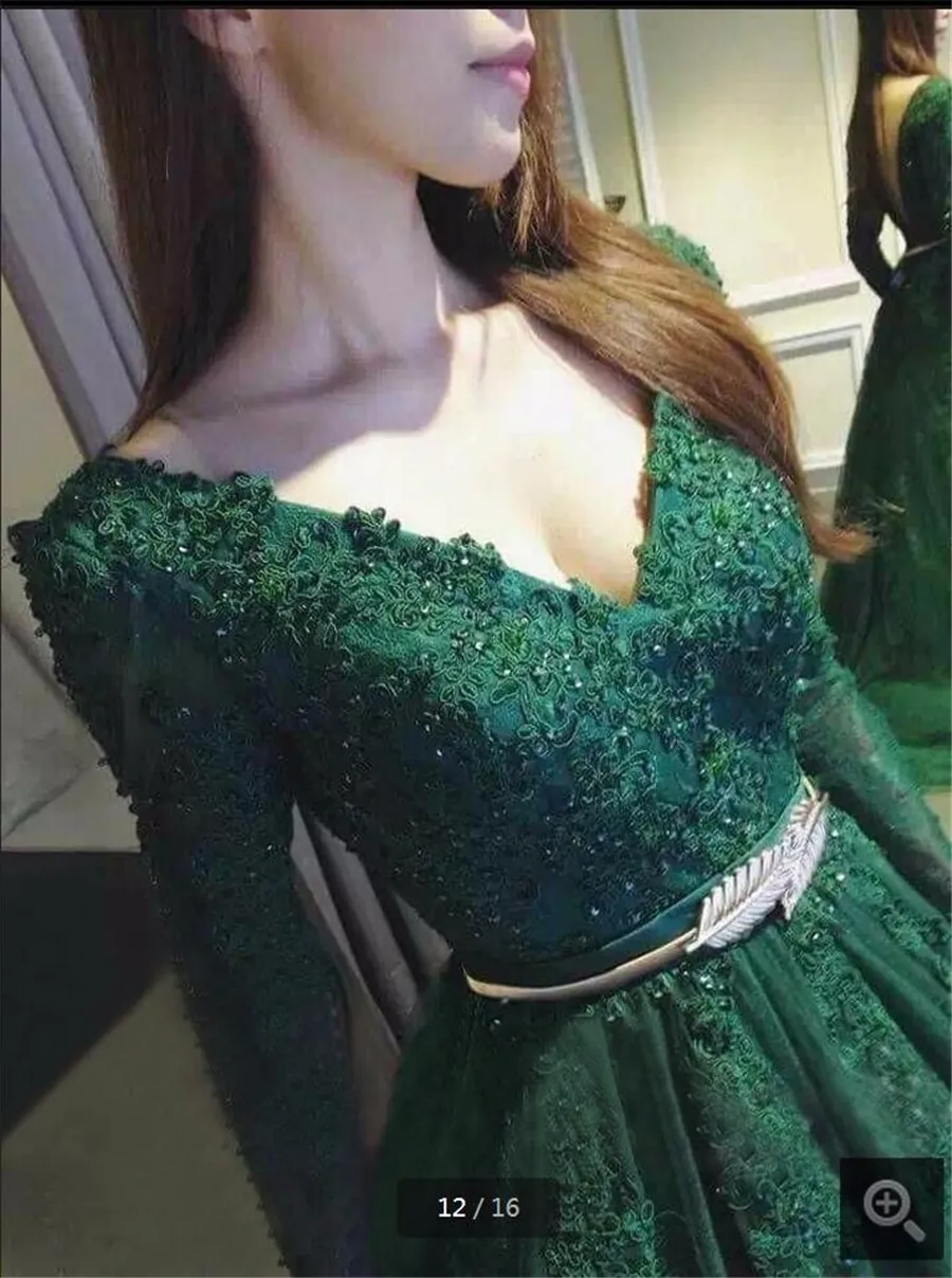 Vestido de baile de renda verde com cinto de ouro Uma linha de manga longa Apliques de miçangas de baile de baile sem costas