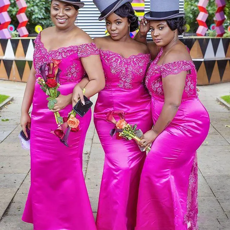 Fushia Plus La Taille Robes De Demoiselle D'honneur 2018 Hors De L'épaule Dentelle Appliques Demoiselle D'honneur Robes Satin Sirène Femmes Forma Robe De Soirée