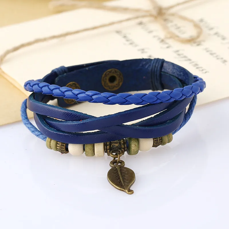 Geben Sie Schiff frei. Personalisiertes Lederarmband FB065 des neuen gesponnenen Vintage-Blattanhänger-Lederbandes. Mischungsauftrag 20 Stücke viel Charme-Armbänder