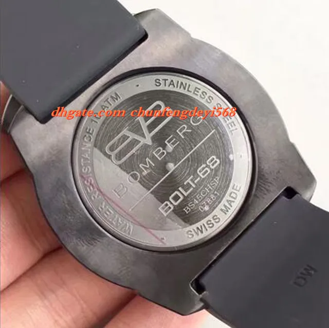 ファッション高級時計真新しい本格的なBombergボルト68クォーツクロノブラックPVDラバーストラップウォッチ45ミリメートルの男性は最高品質を見ます