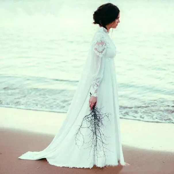 2017 Robes De Mariée De Plage Avec Manches Longues Pas Cher Col Haut Dentelle Appliqued Mousseline De Soie Cheville Longueur Robes De Mariée Sur Mesure Chine EN9186