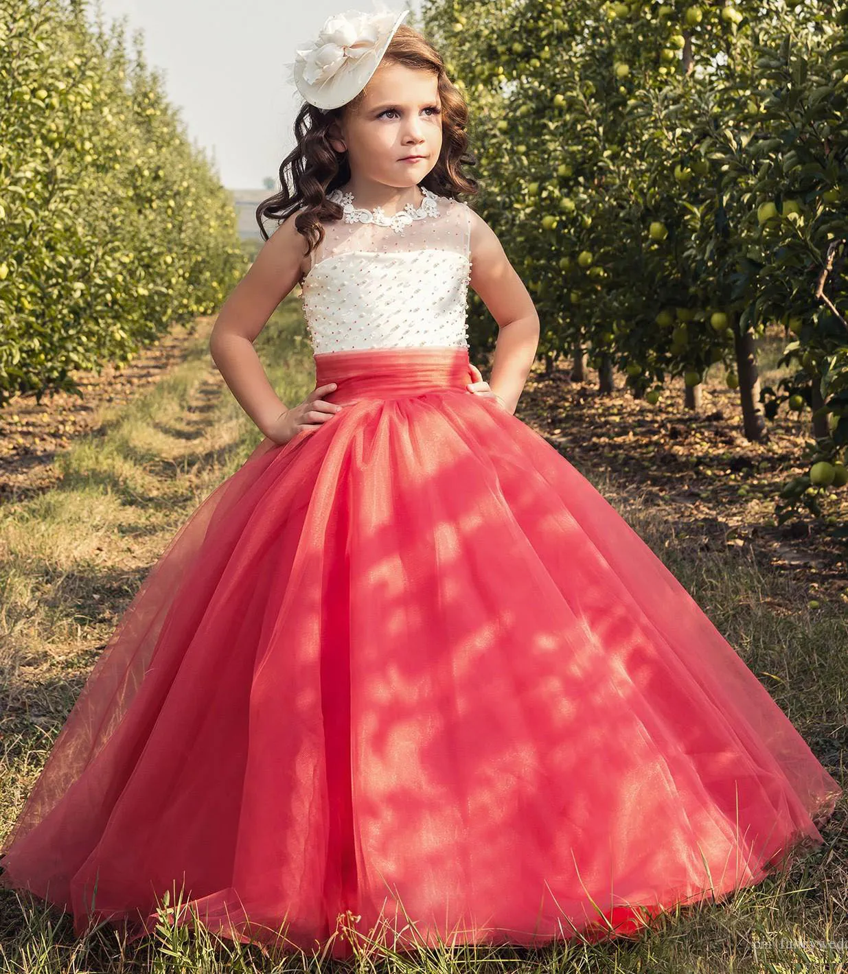 2020 Abiti da ragazza di fiori economici matrimoni Appliques di pizzo Perline Corallo Champagne Tulle Abito da compleanno Festa bambini Abiti da ballo ragazza bambini